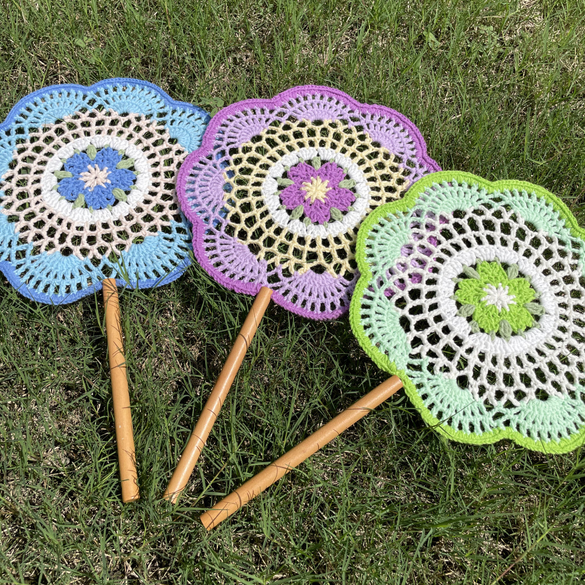 【手編みキット】Ami Uchiwa(あみうちわ)|桜シリーズ|毛糸で作る桜の編みうちわ|花びら型フレーム付き|繊細なレース編み|編み図+編み動画付き