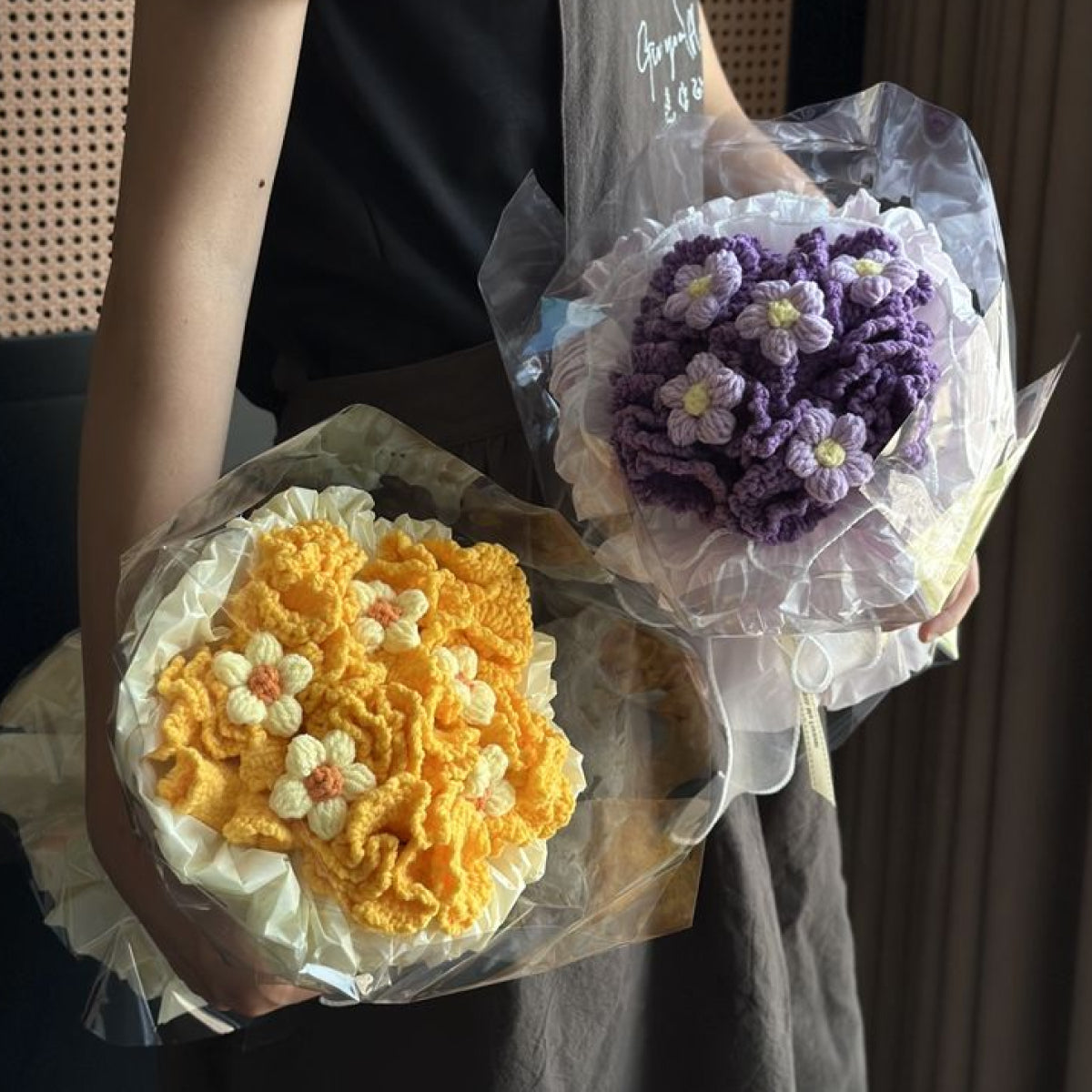 【完成品】ずっと咲き続ける 毛糸の花束（ニットブーケ）｜枯れない手編みフラワー・誕生日やプレゼントに｜全10色・編む手間なし